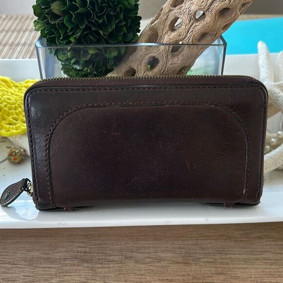 Kate spade blush wallet. - Picture 1 of 7